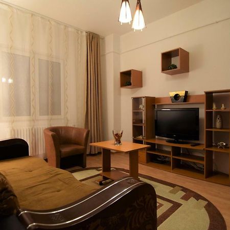Апартаменты Resedinta Lui Calin Бухарест Экстерьер фото